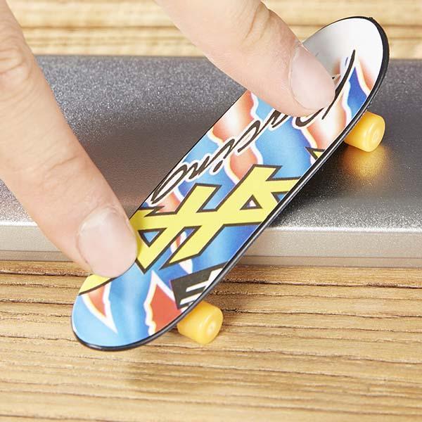 Kit com 3 Mini Skate de Dedo - Brincando com as Mãos - Fingerboard