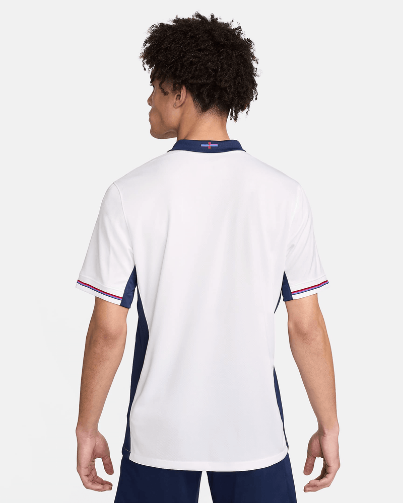 camisa_nike_inglaterra_i_masculina_eurocopa_lancamento_torcedor_branca_2024-25_home10.png